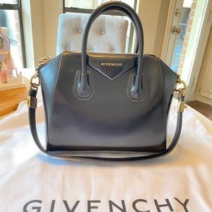 Like new! Givenchy Small Antigona Black Leather